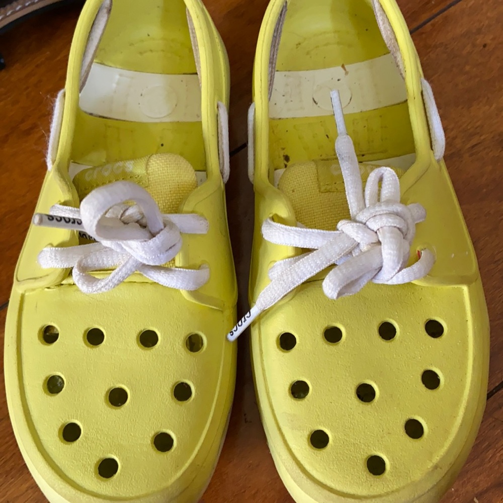 EUC yellow croc boat shoes